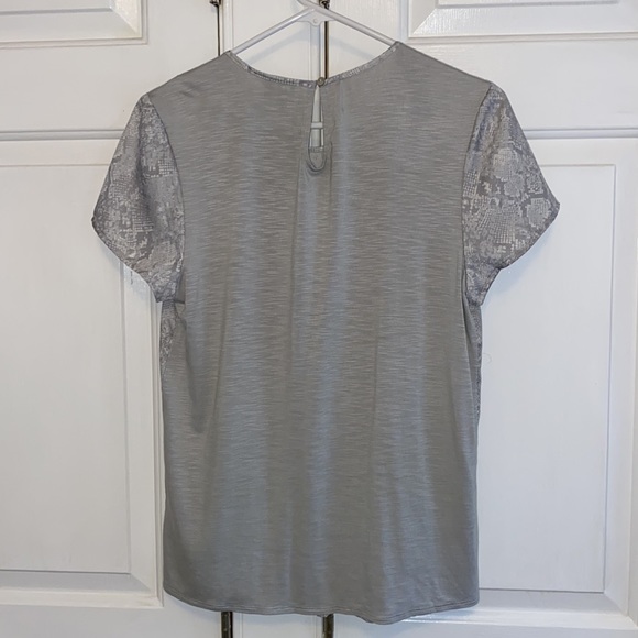 Anthropologie NWT Dolan Pleated Gray Snakeskin Blouse size Medium - Picture 8 of 8